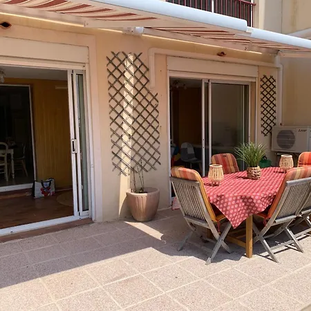 Au Bord De La סנט-אגף