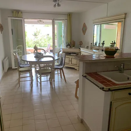 Apartment Au Bord De La Saint Aygulf